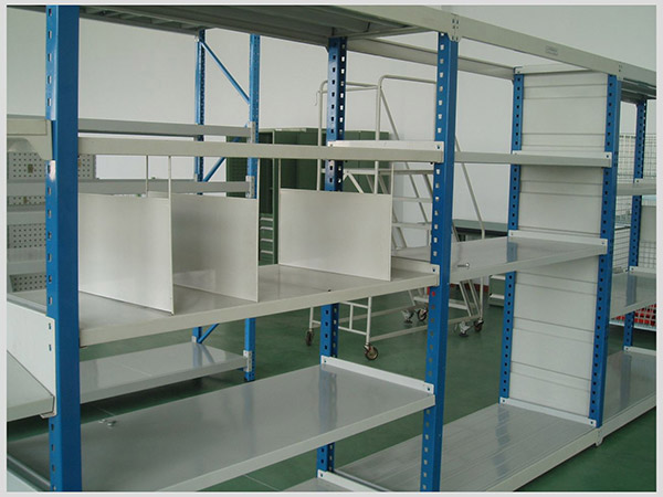 中型倉庫貨架.jpg 中型倉庫貨架.jpg